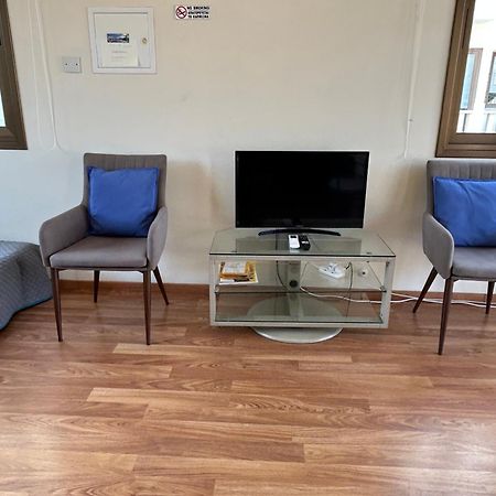 Extremely Comfy Apt With Spacious Private Terrace 10Min Walk To The Beach & In Town Larnaca Extérieur photo