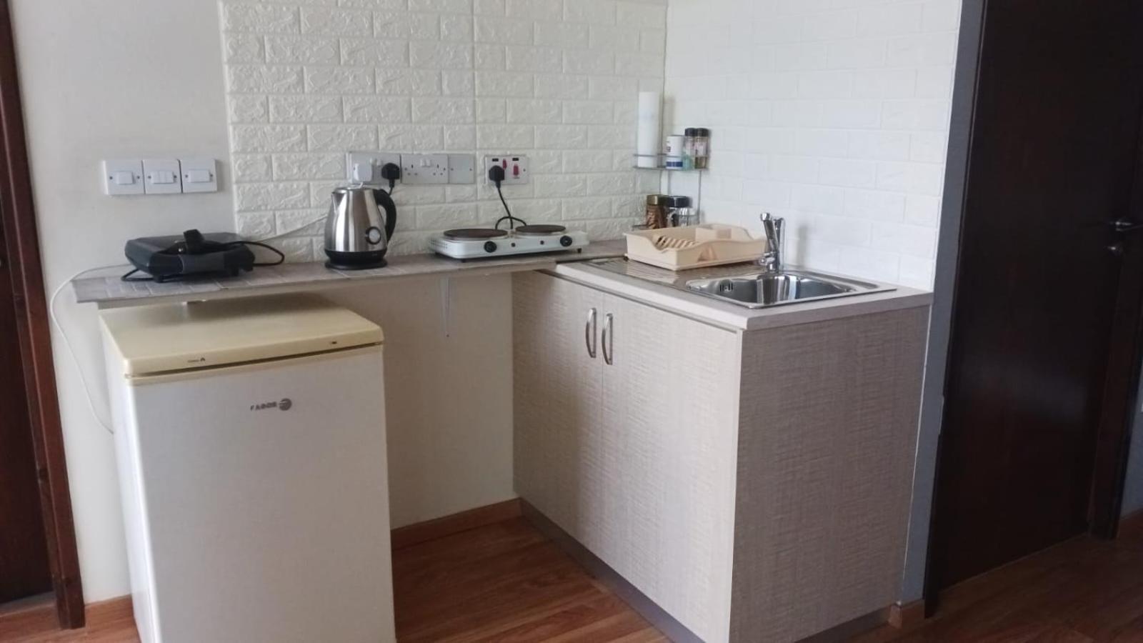 Extremely Comfy Apt With Spacious Private Terrace 10Min Walk To The Beach & In Town Larnaca Extérieur photo