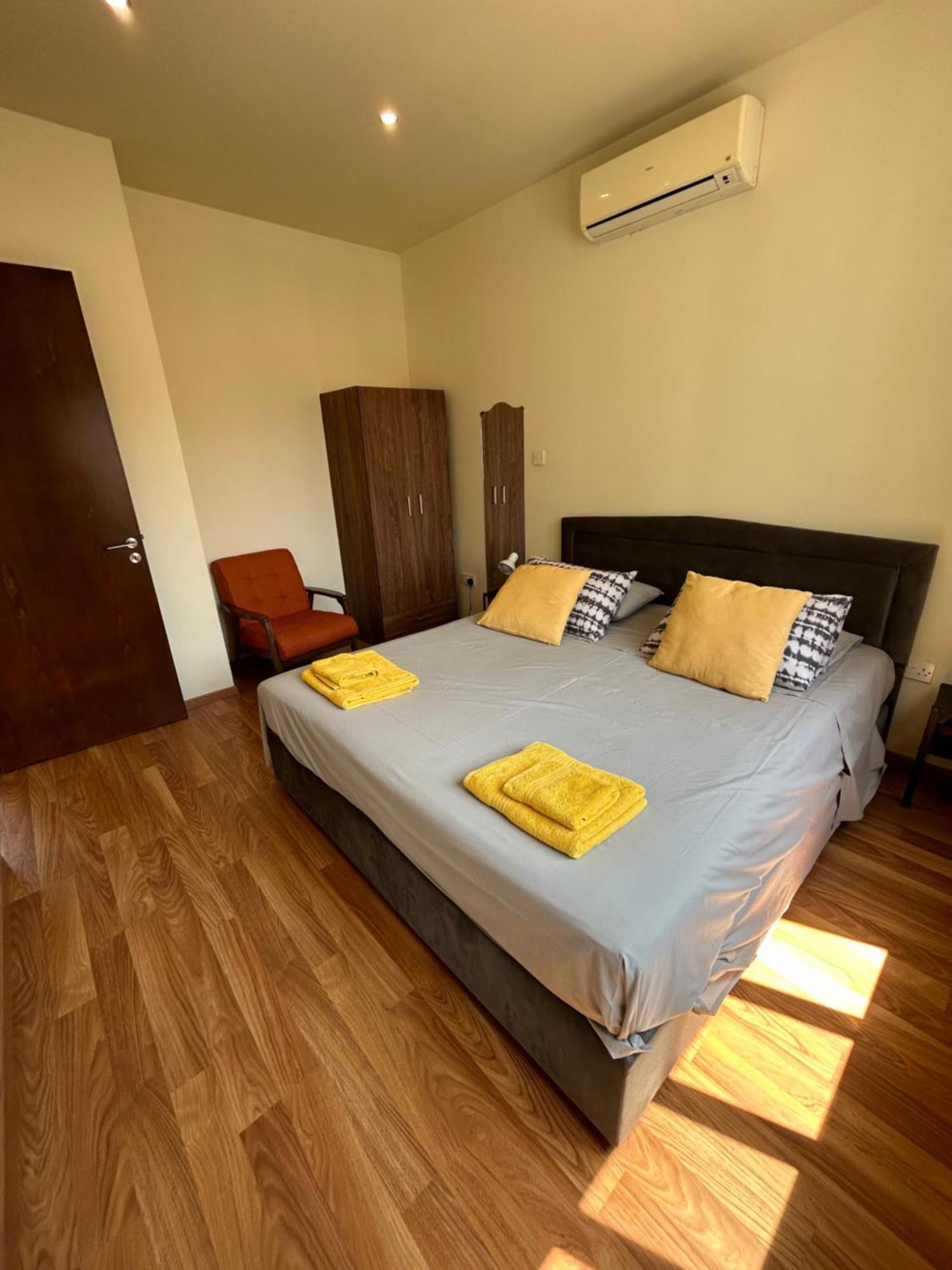 Extremely Comfy Apt With Spacious Private Terrace 10Min Walk To The Beach & In Town Larnaca Extérieur photo