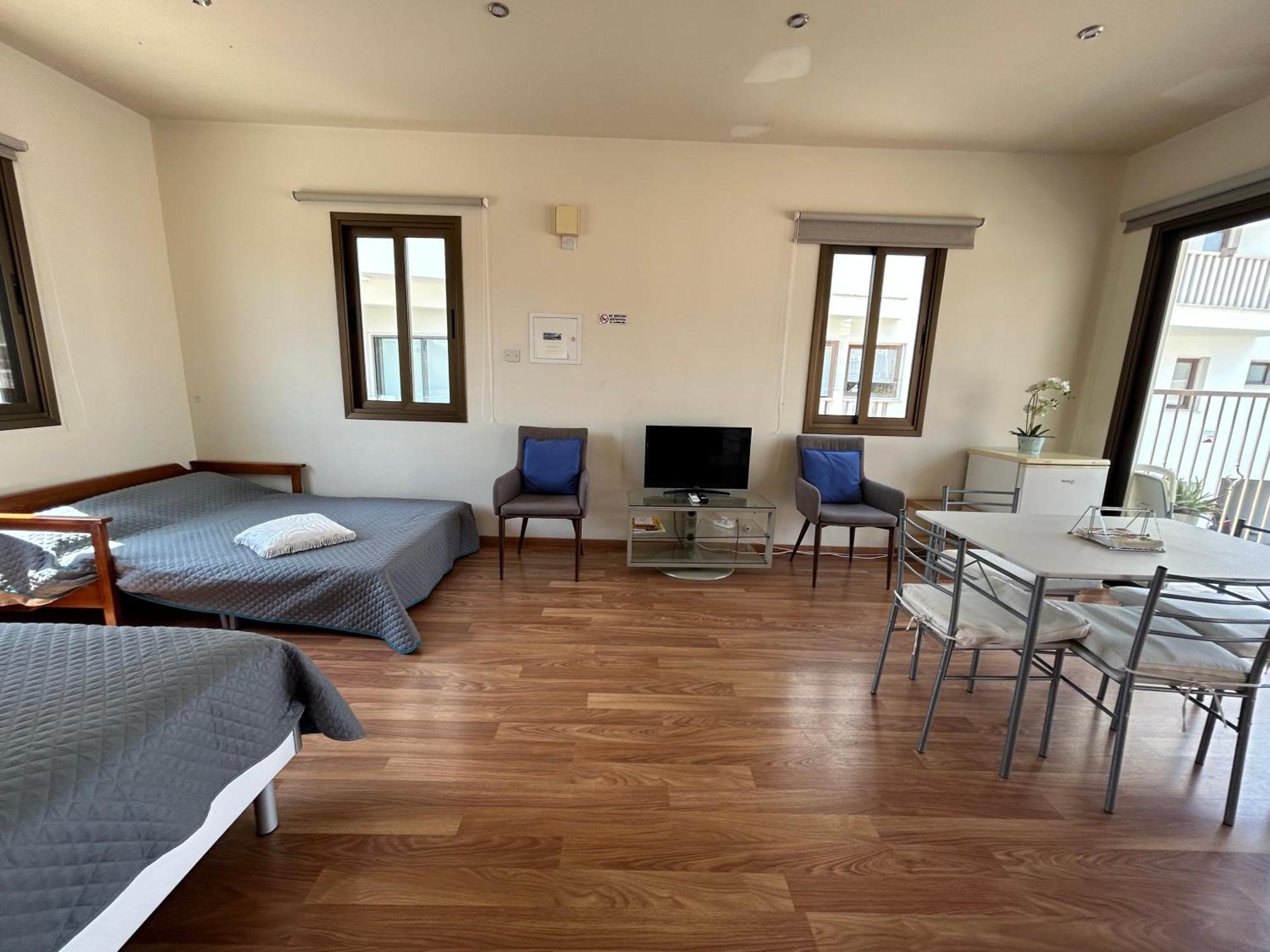 Extremely Comfy Apt With Spacious Private Terrace 10Min Walk To The Beach & In Town Larnaca Extérieur photo