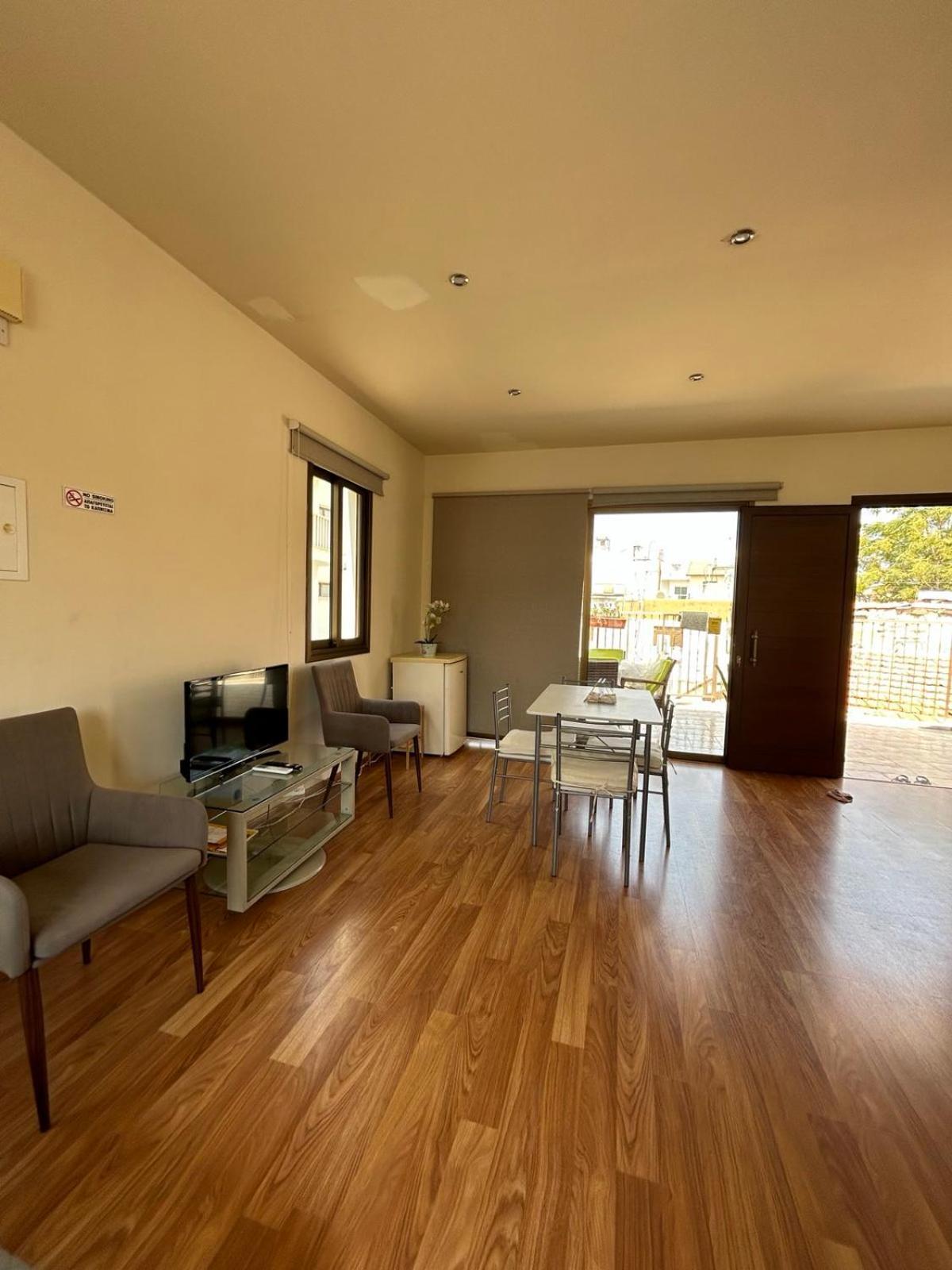 Extremely Comfy Apt With Spacious Private Terrace 10Min Walk To The Beach & In Town Larnaca Extérieur photo